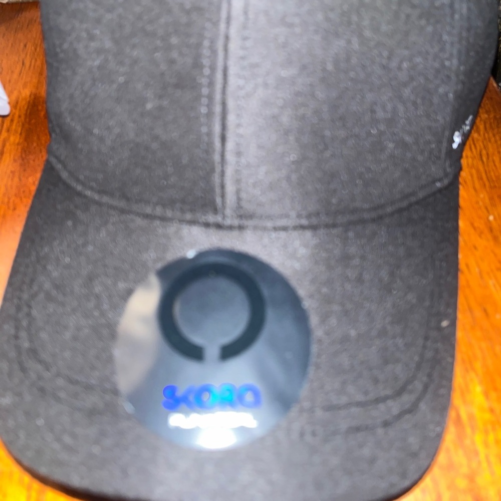 SKORA RUNNING HAT TRIPLE BLACK NWT
